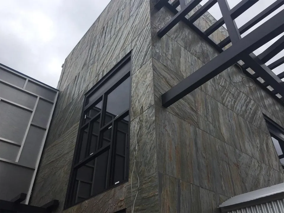 Slimline natural stone veneer